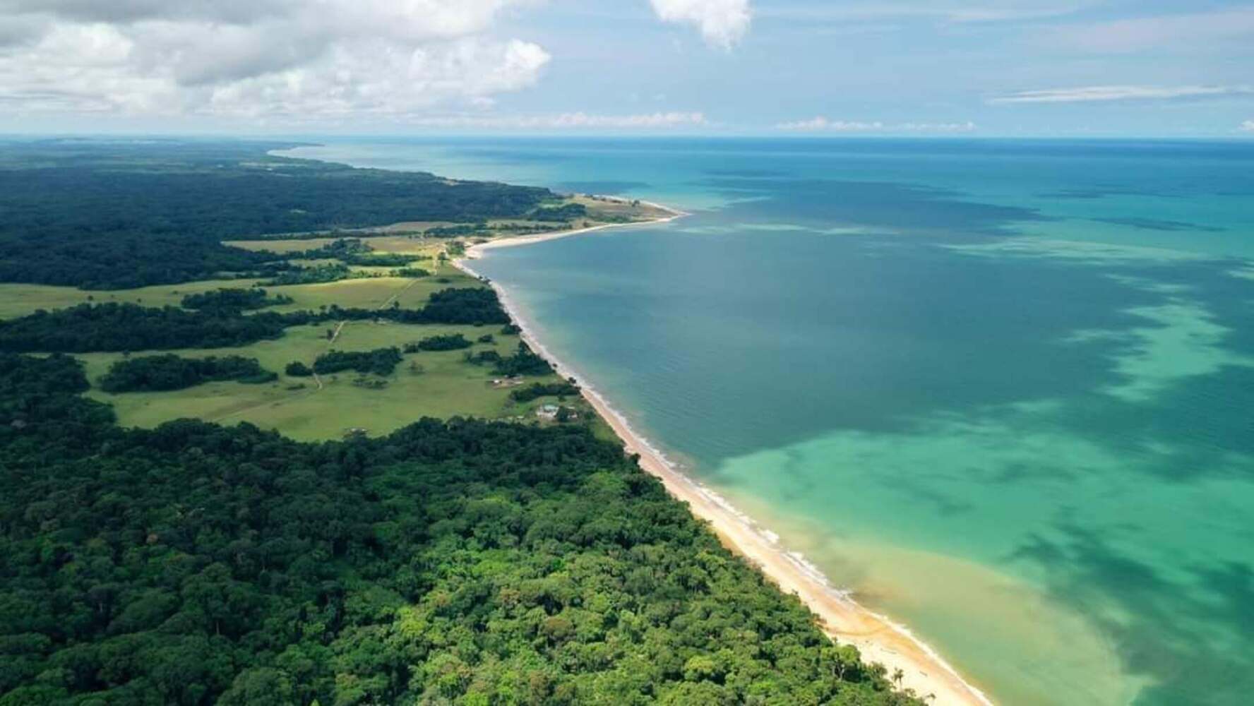Vue de la lagune Fernan Vaz et du littoral d'Omboué, Gabon